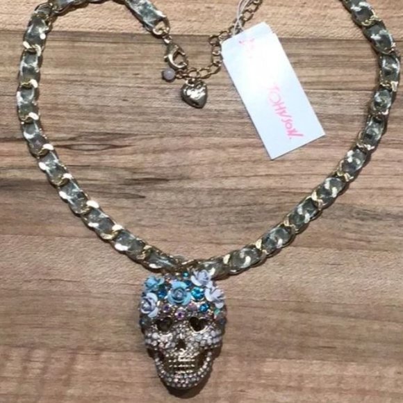 NWT Betsey Johsnon Skull Necklace - Picture 9 of 13